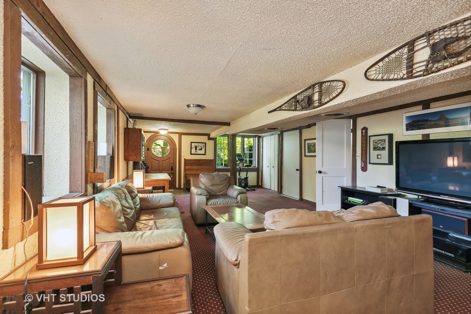 804 Murray Road Tower Lakes, IL 60010 - Photo 26 of 44 a living room with furniture and a flat screen tv