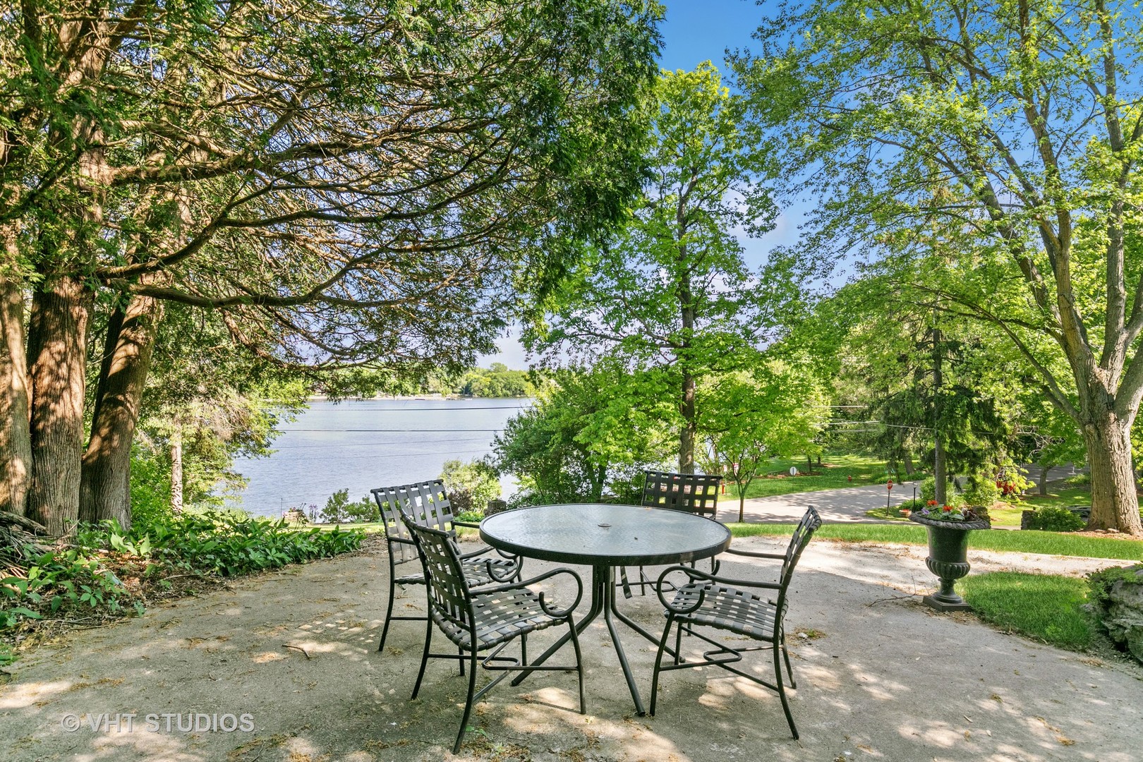 804 Murray Road Tower Lakes, IL 60010 - Photo 29 of 44 a view of a table and chairs in the garden