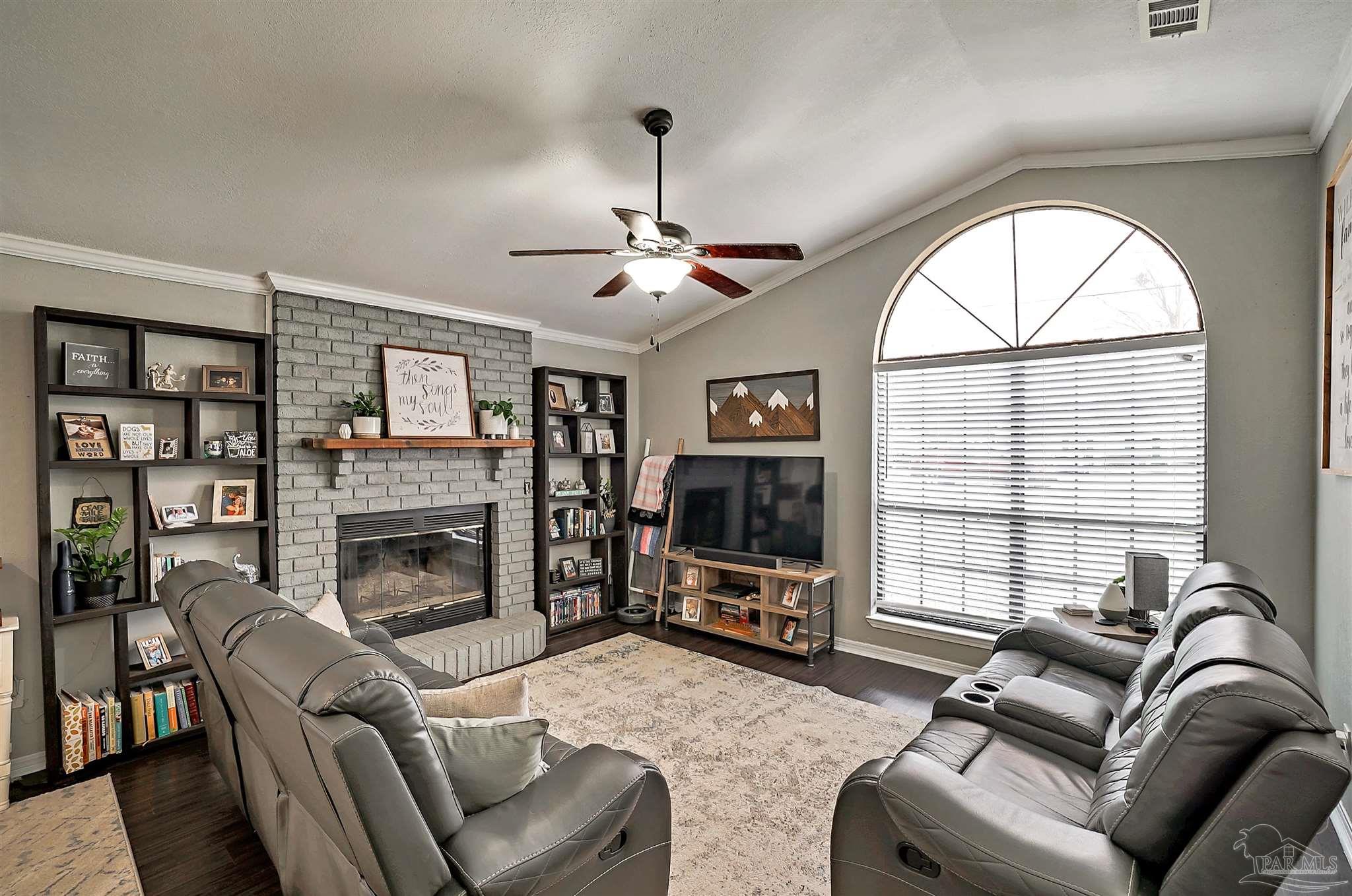 431 Robin Road Pensacola, FL 32514 - Photo 4 of 19 Gallery Image 4