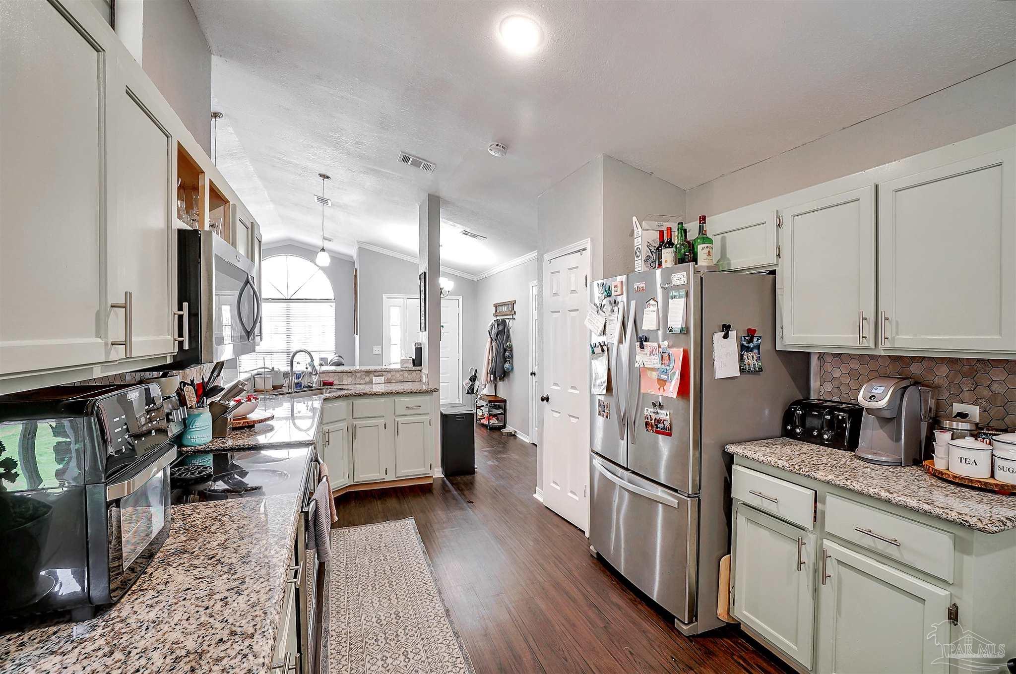 431 Robin Road Pensacola, FL 32514 - Photo 7 of 19 Gallery Image 7