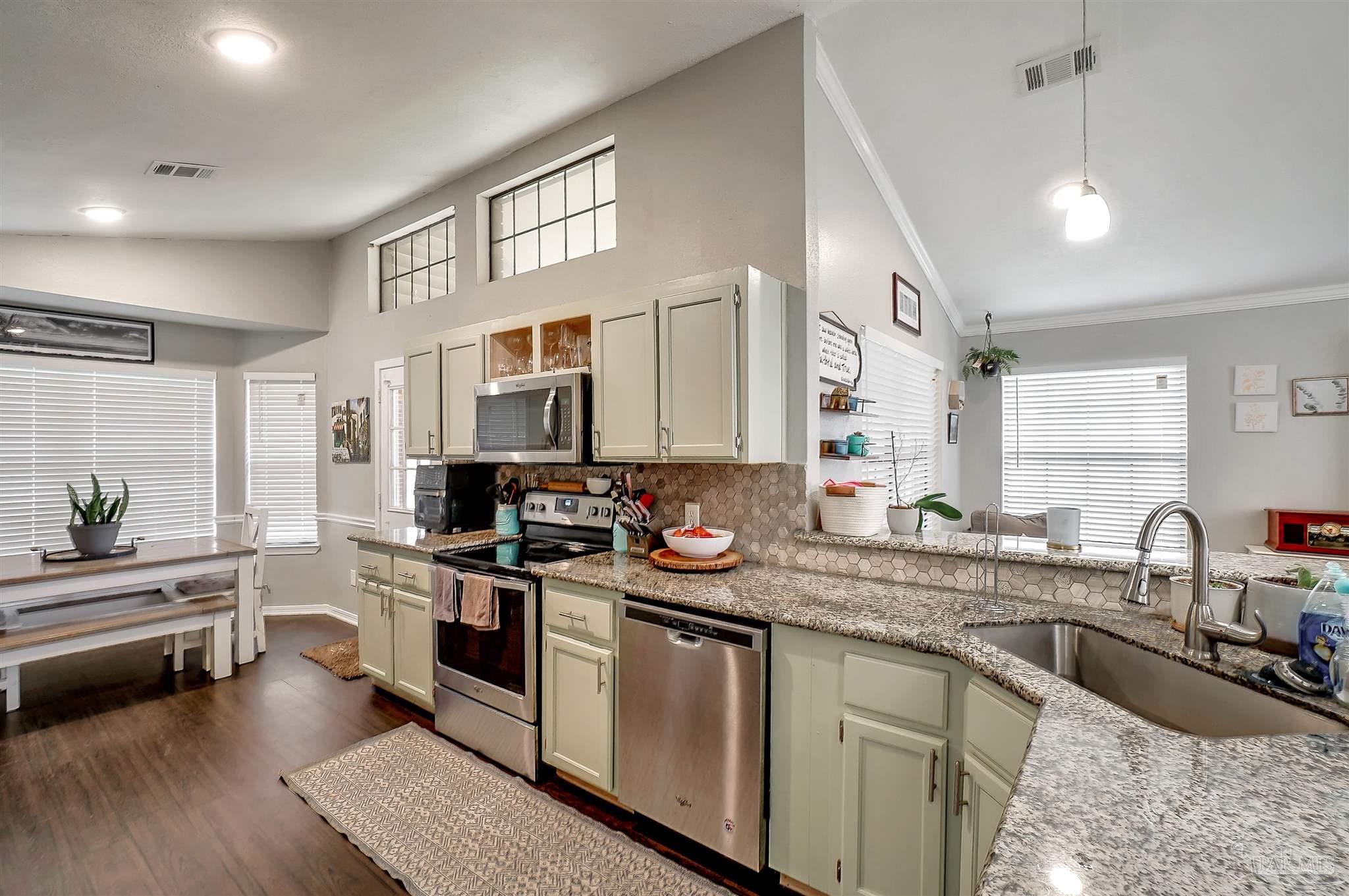 431 Robin Road Pensacola, FL 32514 - Photo 8 of 19 Gallery Image 8