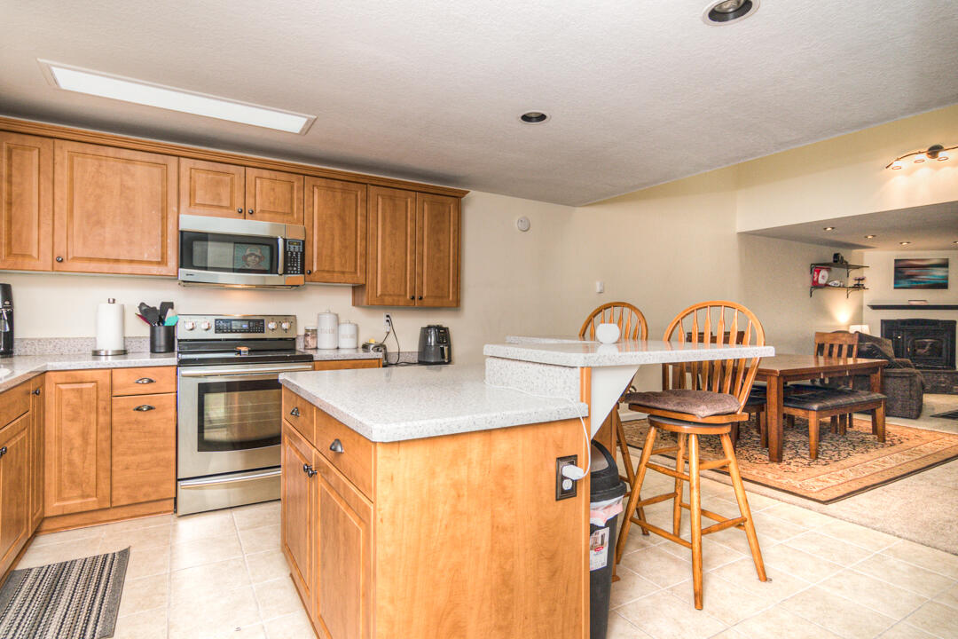 1050 Northeast Butler Market Road, Unit 17 Bend, OR 97701 - Photo 4 of 31 Butler Market Rd NE 1050 Rm17 Web (5 of