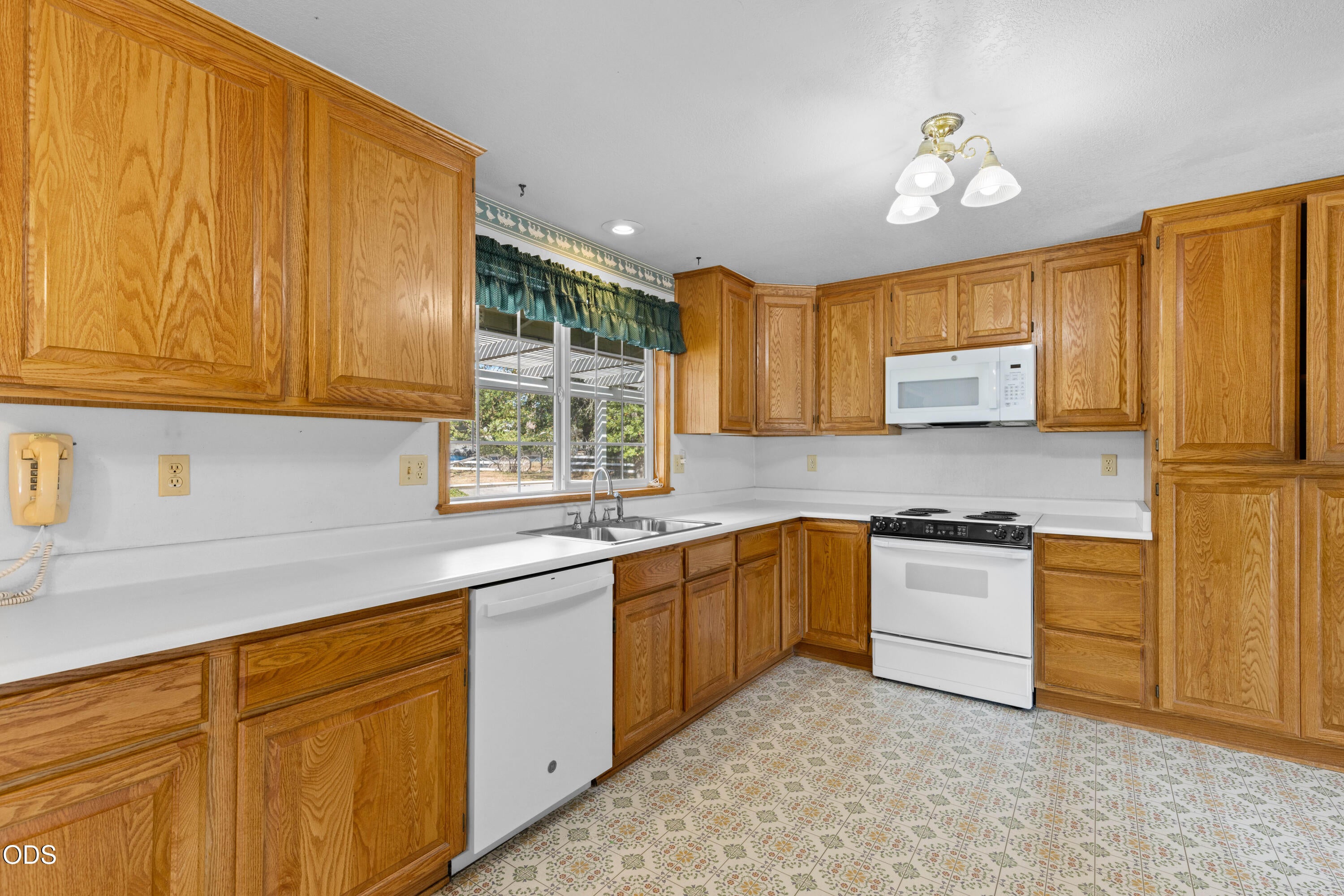259 Queens Branch Road Rogue River, OR 97537 - Photo 11 of 58 Gallery Image 11