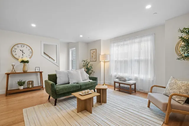 $605,000 | 14 C Mohawk Drive, Londonderry, NH 03053