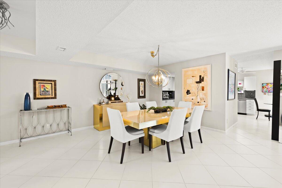 7338 Woodmont Court Boca Raton, FL 33434 - Photo 6 of 62 08-424A0474
