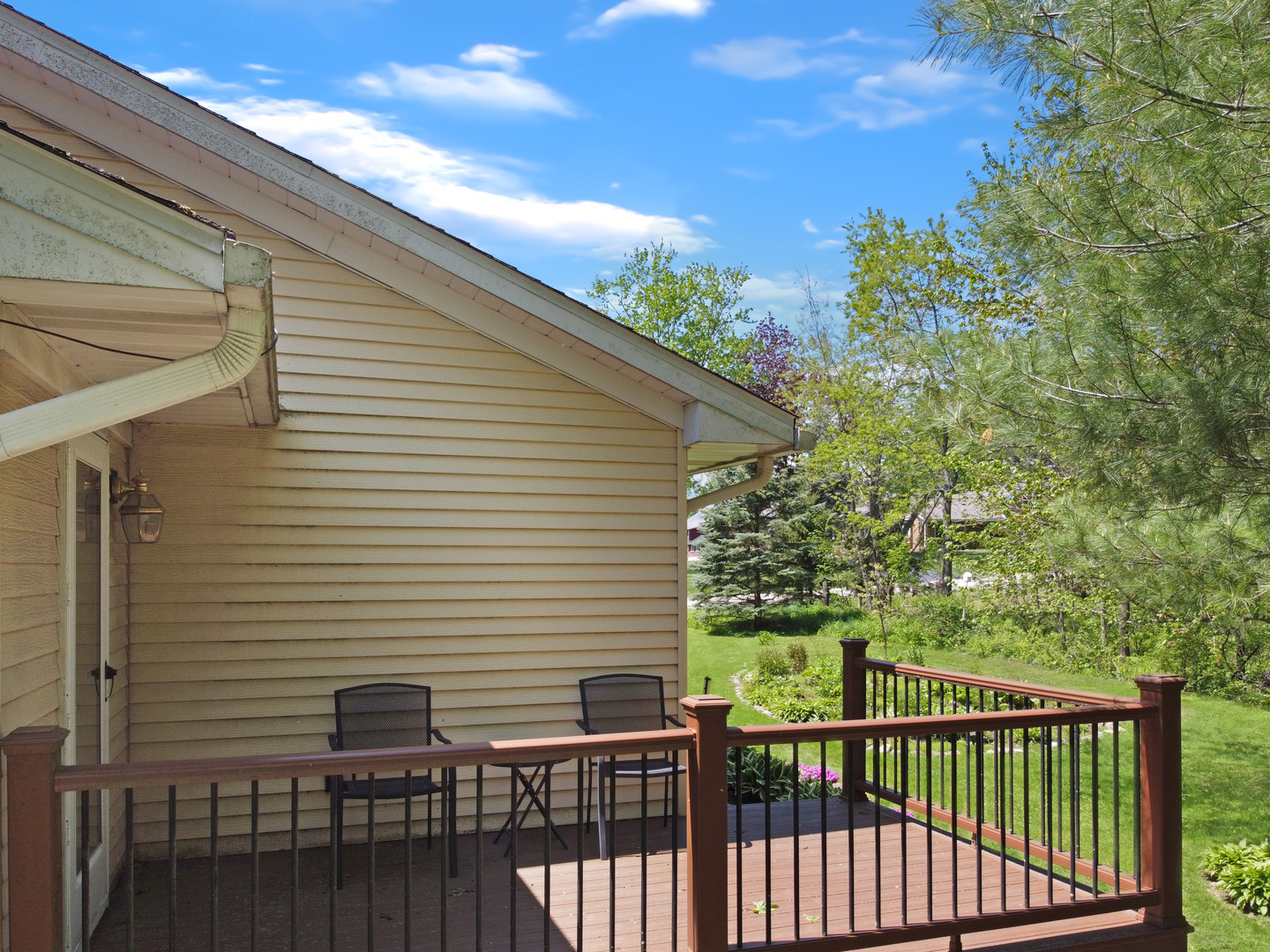 8518 Reese Road Harvard, IL 60033 - Photo 23 of 34 a view of a chair and tables in the balcony