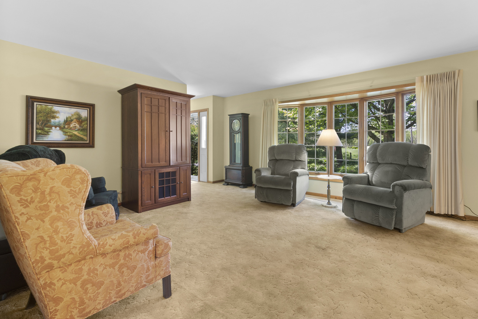 8518 Reese Road Harvard, IL 60033 - Photo 6 of 34 a living room with furniture and a large window
