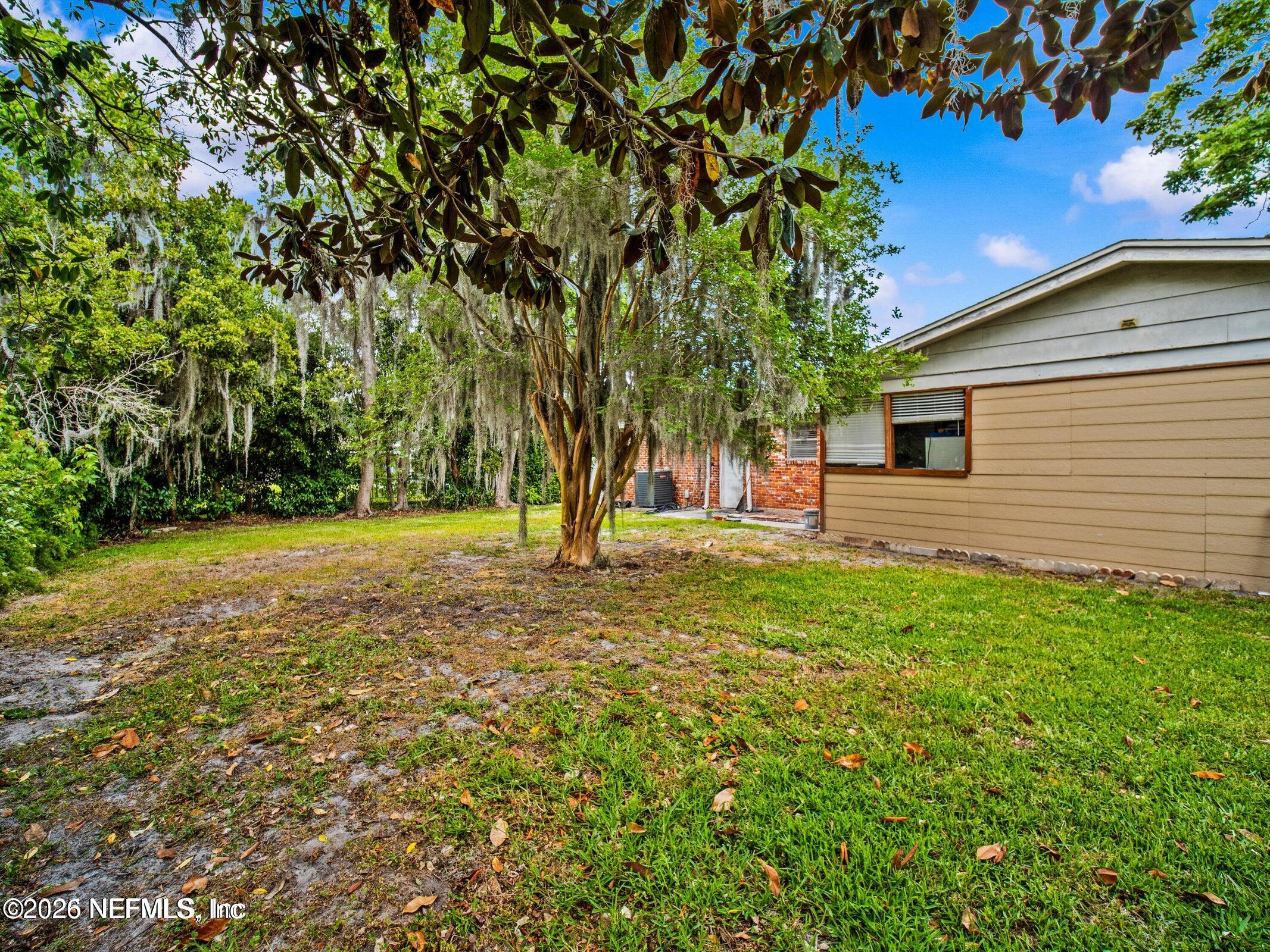 856 Palermo Road Jacksonville, FL 32216 - Photo 16 of 17 a backyard of a house with lots of green space