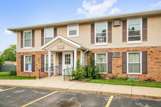 $1,200 | 405 East Reed Street, Unit 12, Braidwood, IL 60408