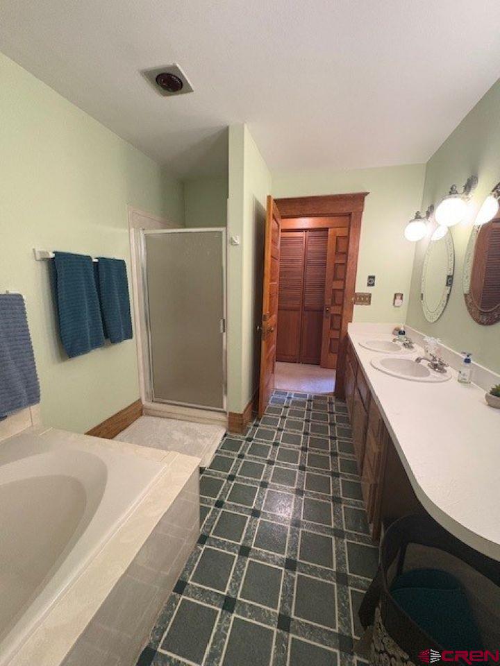 184 Garnet Avenue Delta, CO 81416 - Photo 29 of 36 a bathroom with a sink a toilet and shower