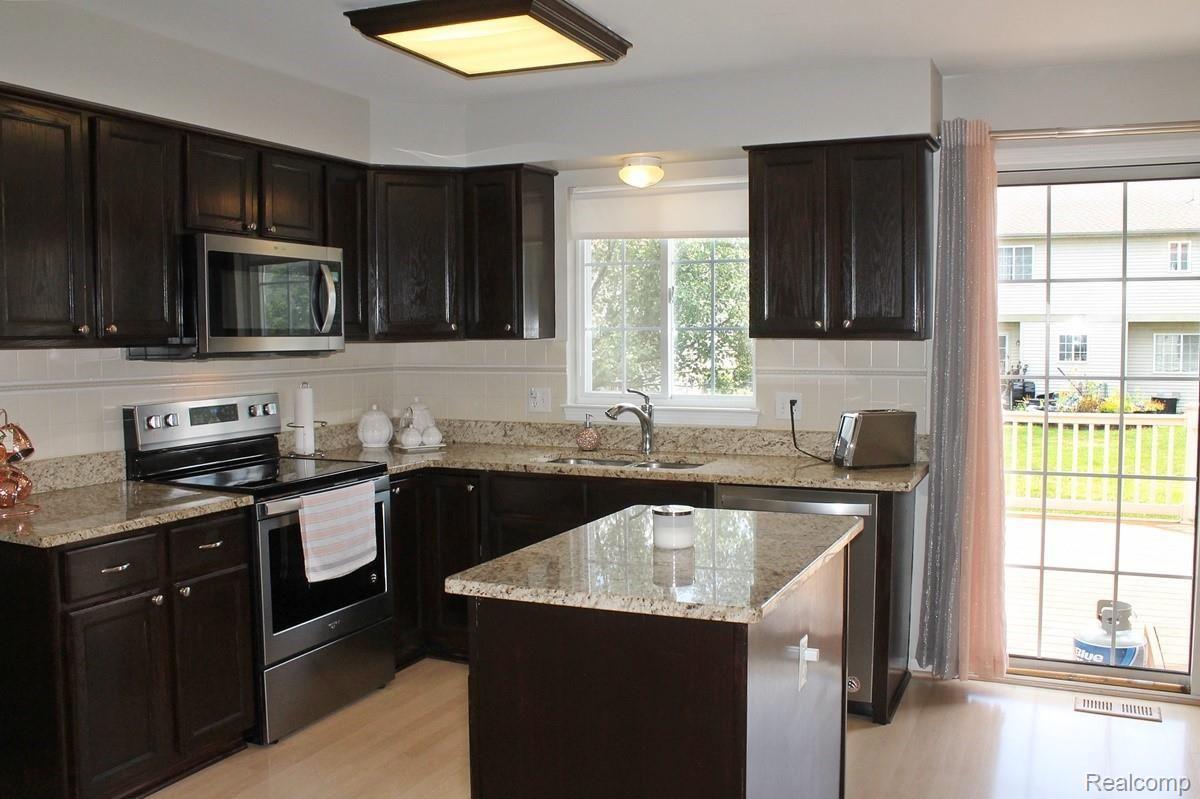 3381 Riverside Court Canton, MI 48188 - Photo 8 of 68 IMG_5630.JPG