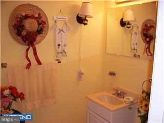 3150 Fordham Road Philadelphia, PA 19114 - Photo 8 of 11 Bathroom