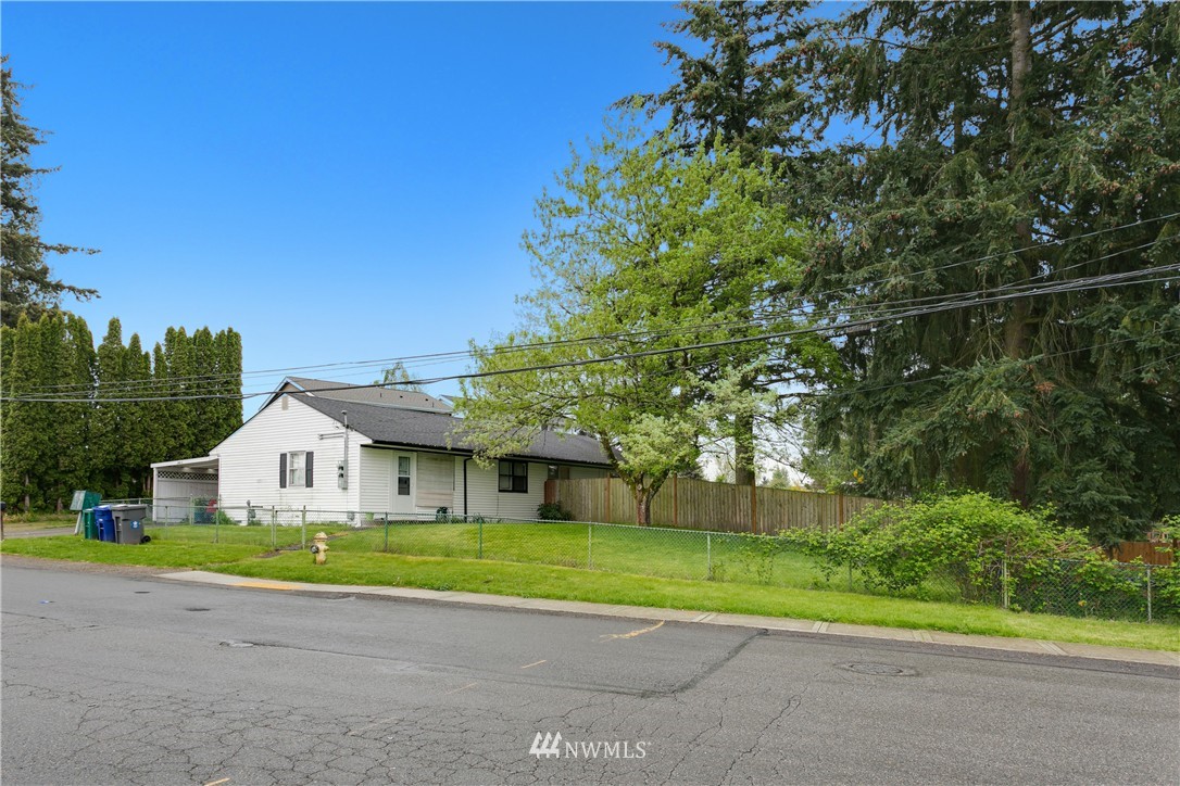 2801 Northeast 16th Street Renton, WA 98056 - Photo 3 of 6
