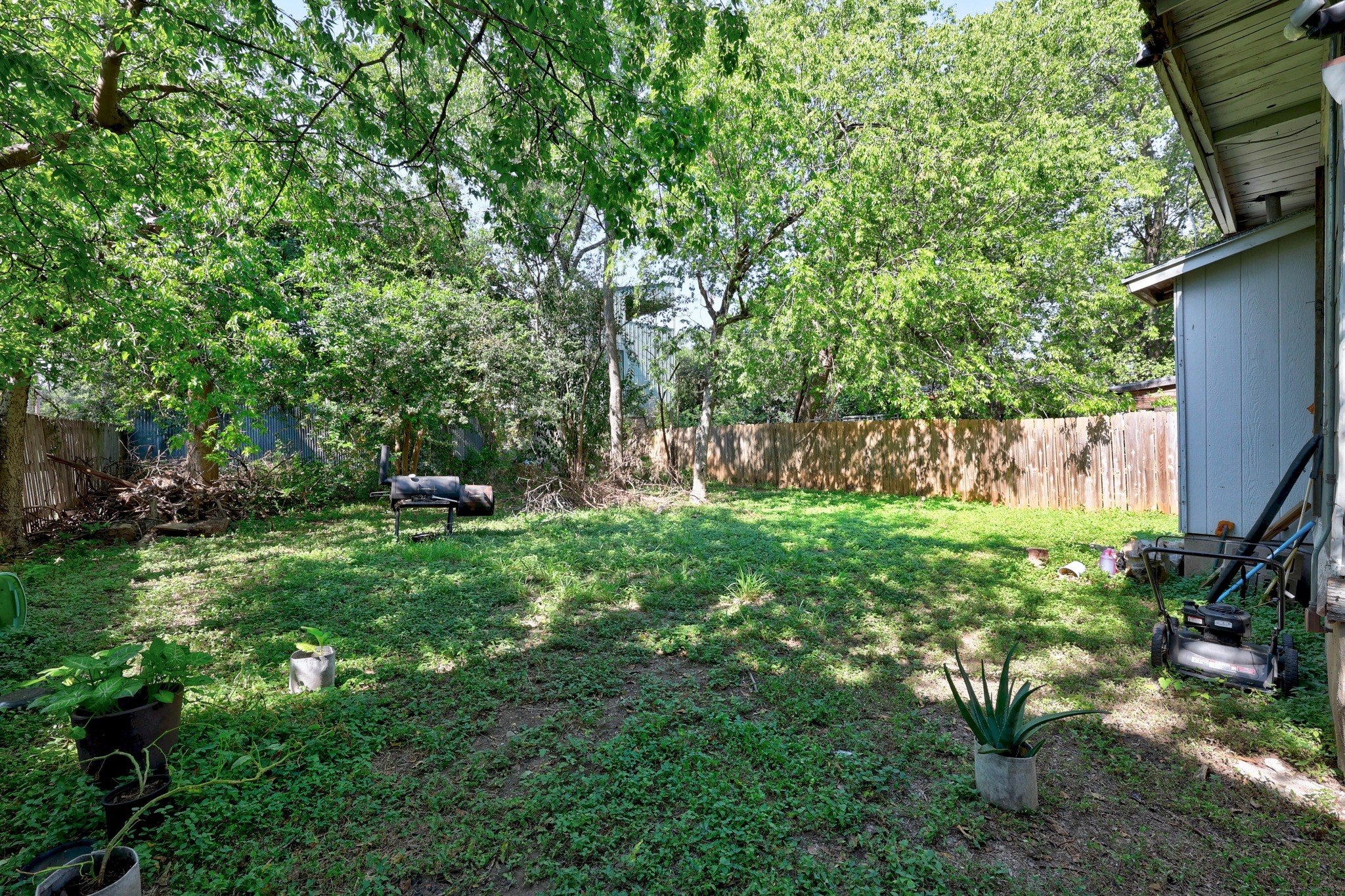 2909 East 5th Street Austin, TX 78702 - Photo 6 of 21 a backyard of a house with lots of green space