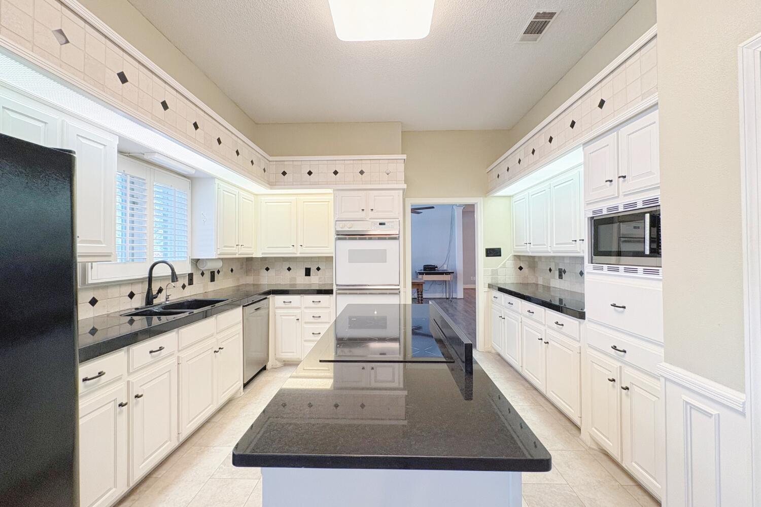 5005 96th Street Lubbock, TX 79424 - Photo 13 of 46 Kitchen