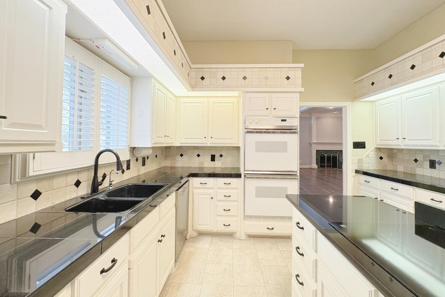 5005 96th Street Lubbock, TX 79424 - Photo 14 of 46 Kitchen