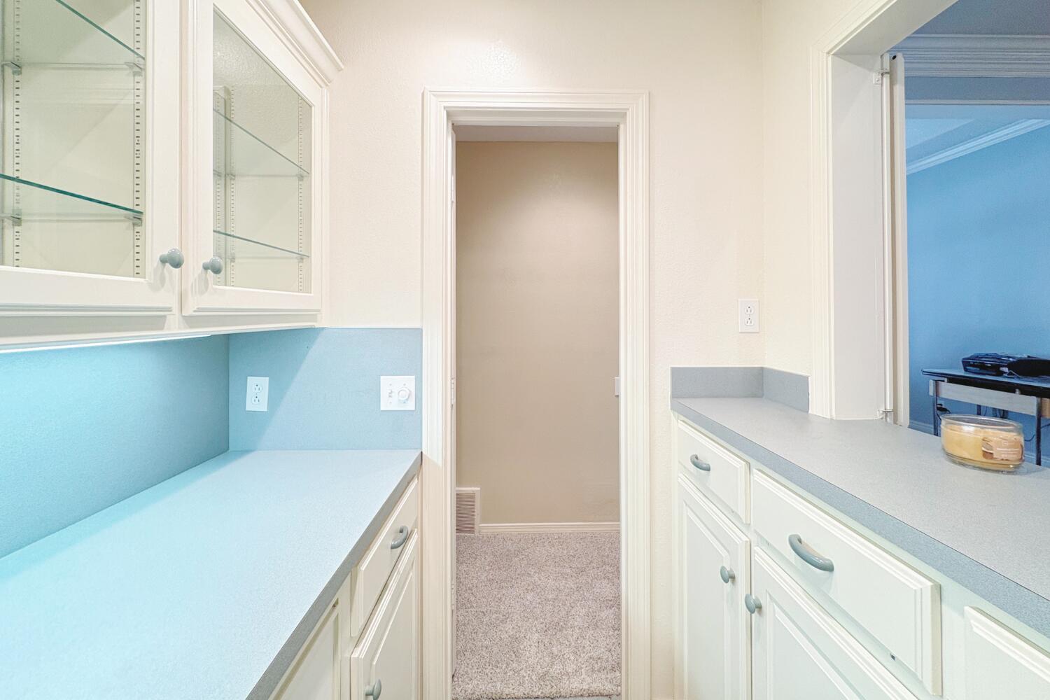 5005 96th Street Lubbock, TX 79424 - Photo 23 of 46 Bar