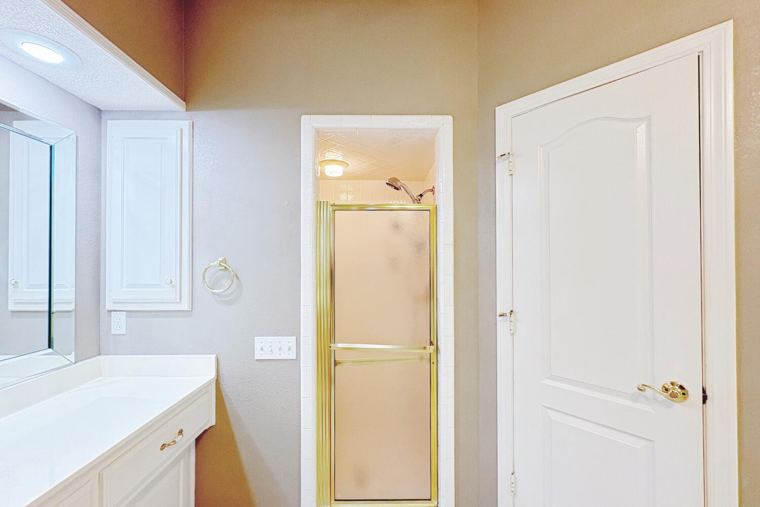 5005 96th Street Lubbock, TX 79424 - Photo 30 of 46 Primary Bathroom
