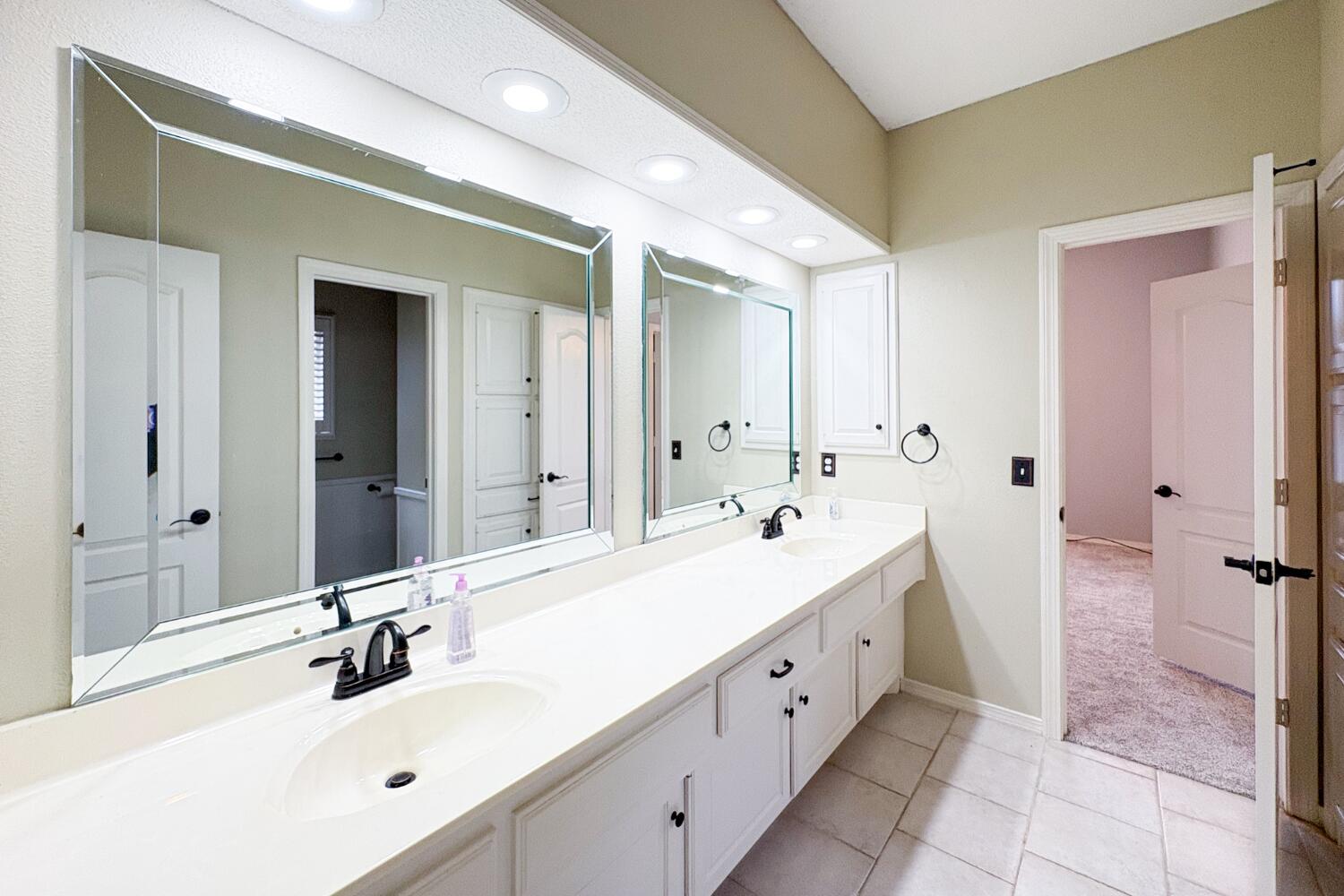 5005 96th Street Lubbock, TX 79424 - Photo 35 of 46 Second Bathroom