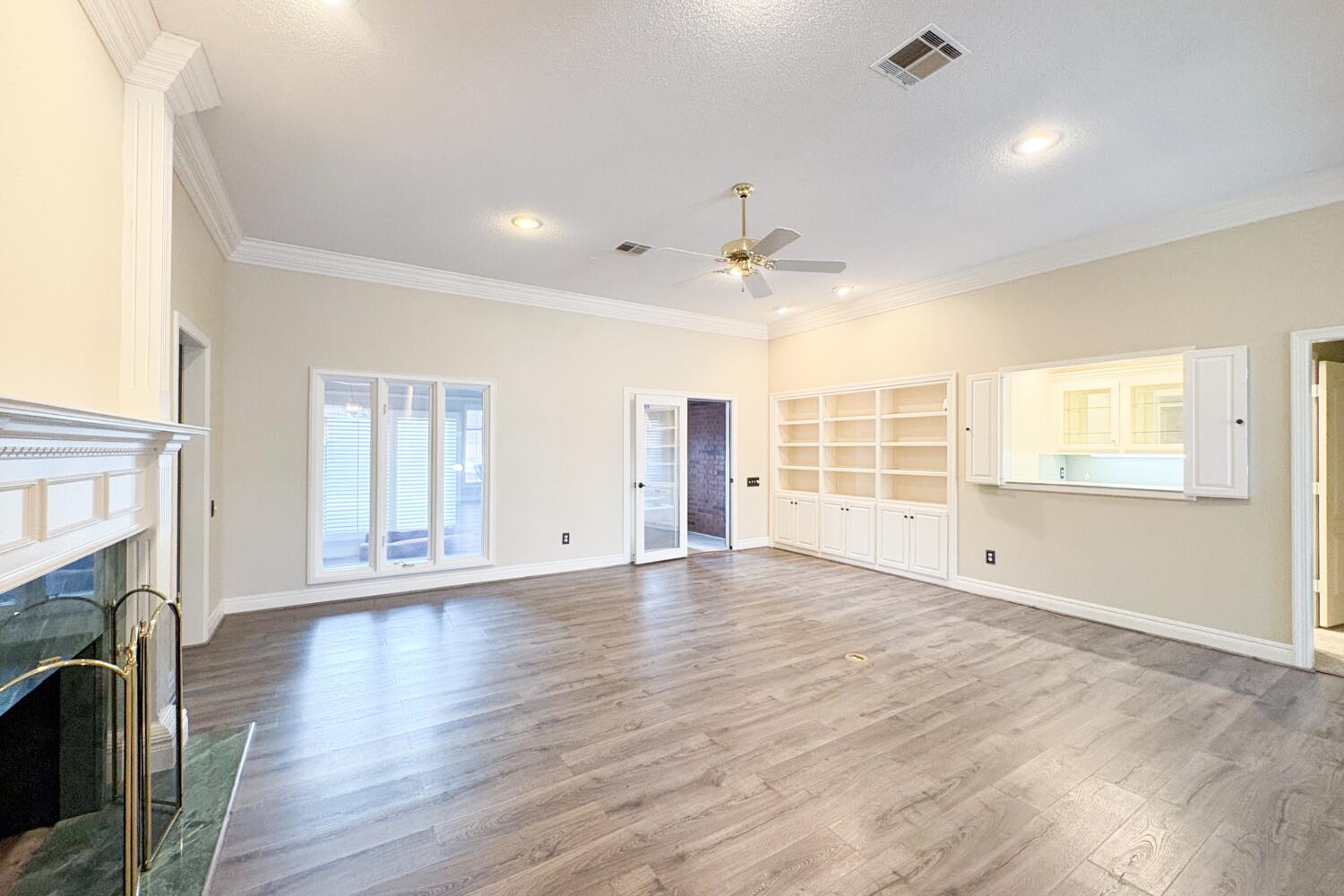 5005 96th Street Lubbock, TX 79424 - Photo 4 of 46 Living Area