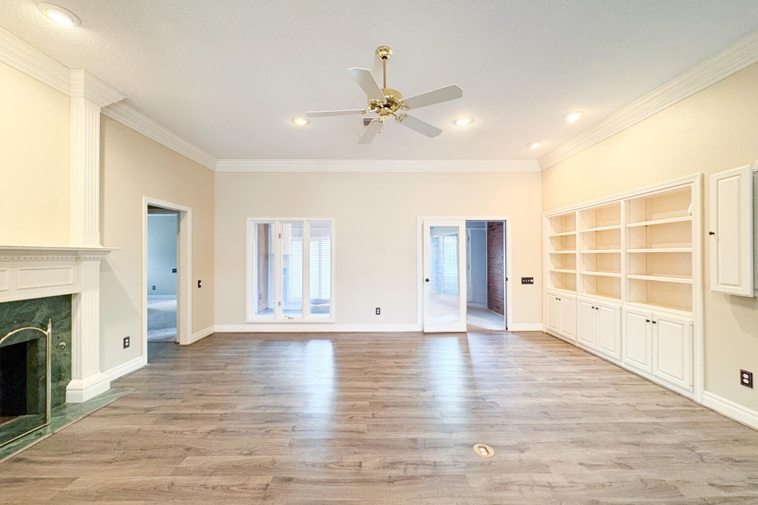 5005 96th Street Lubbock, TX 79424 - Photo 5 of 46 Living Area
