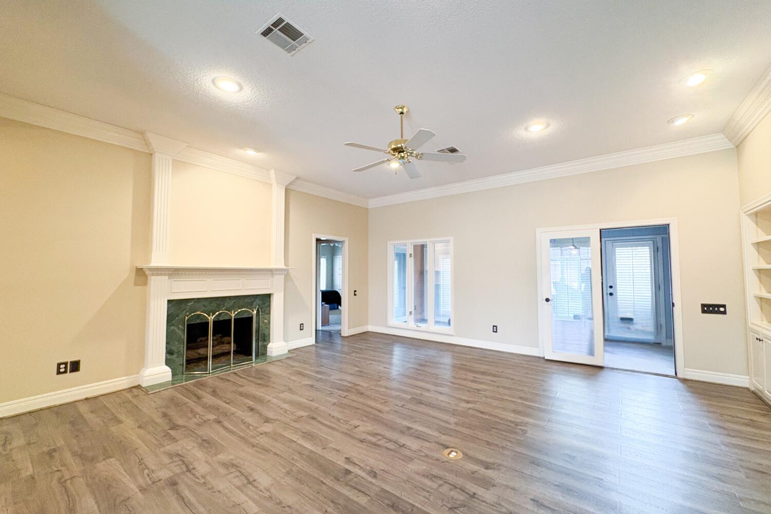 5005 96th Street Lubbock, TX 79424 - Photo 6 of 46 Living Area