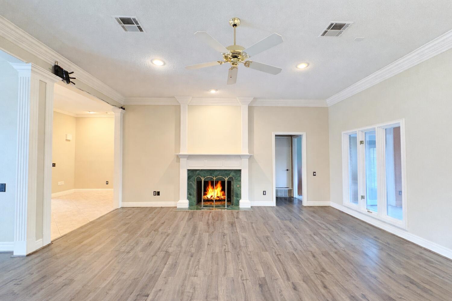 5005 96th Street Lubbock, TX 79424 - Photo 7 of 46 Living Area