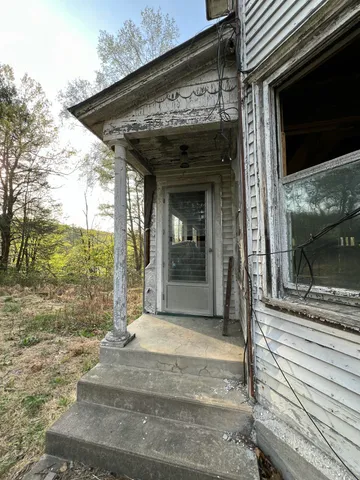 a view of an outdoor space