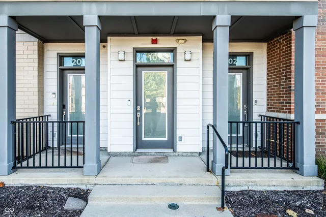 $2,500 | 727 North Illinois Street, Unit 101, Indianapolis, IN 46204
