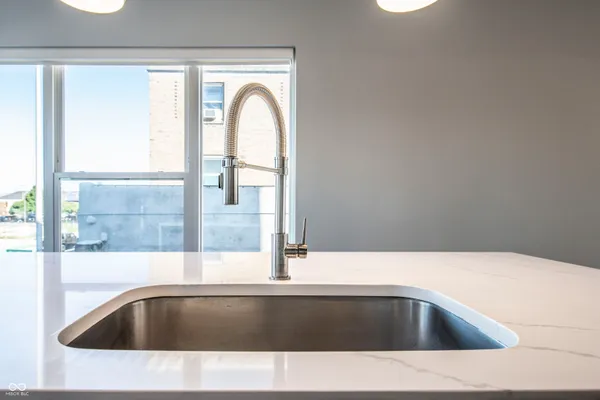 $2,300 | 727 North Illinois Street, Unit 101, Indianapolis, IN 46204