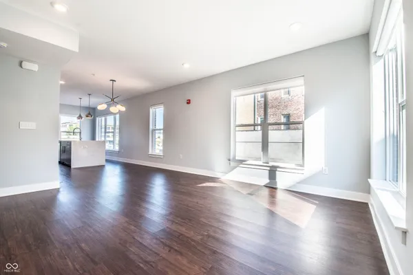 $2,300 | 727 North Illinois Street, Unit 101, Indianapolis, IN 46204