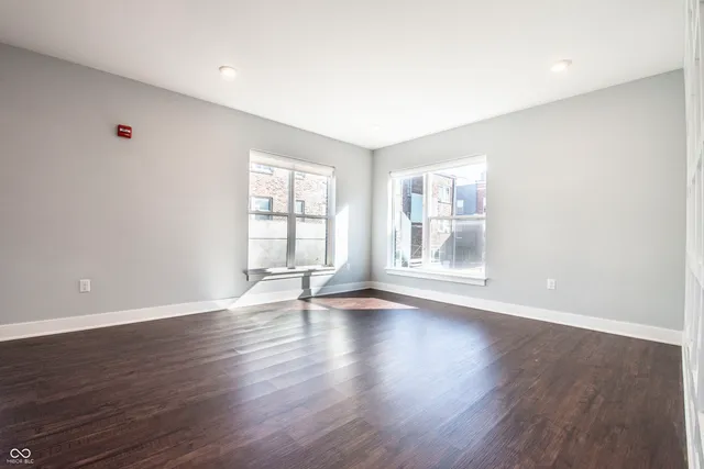 $2,500 | 727 North Illinois Street, Unit 101, Indianapolis, IN 46204