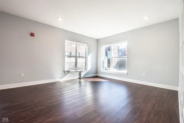 $2,300 | 727 North Illinois Street, Unit 101, Indianapolis, IN 46204