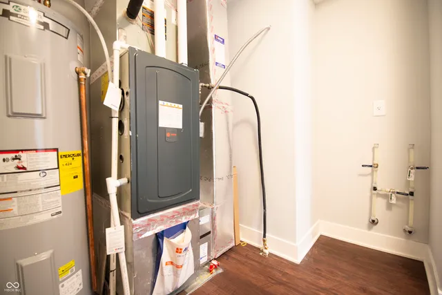 $2,500 | 727 North Illinois Street, Unit 101, Indianapolis, IN 46204