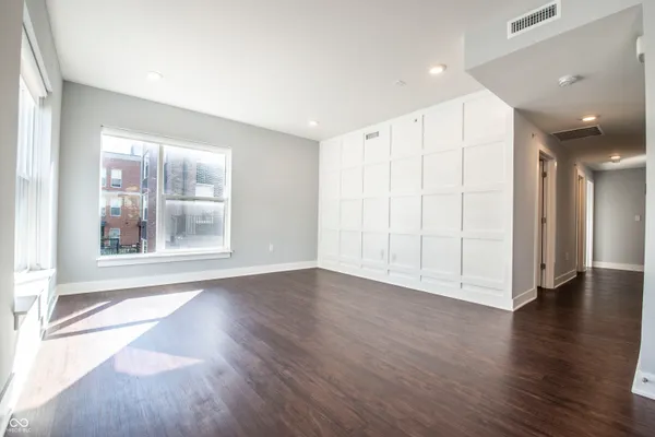 $2,300 | 727 North Illinois Street, Unit 101, Indianapolis, IN 46204