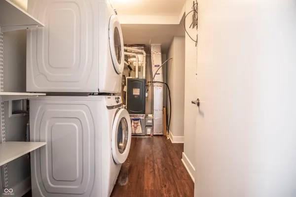 $2,300 | 727 North Illinois Street, Unit 101, Indianapolis, IN 46204