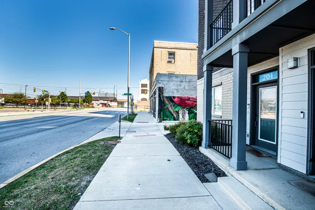 $2,500 | 727 North Illinois Street, Unit 101, Indianapolis, IN 46204