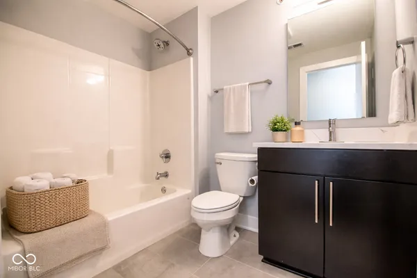 $2,300 | 727 North Illinois Street, Unit 101, Indianapolis, IN 46204