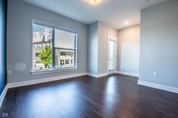 $2,300 | 727 North Illinois Street, Unit 101, Indianapolis, IN 46204