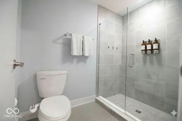 $2,300 | 727 North Illinois Street, Unit 101, Indianapolis, IN 46204