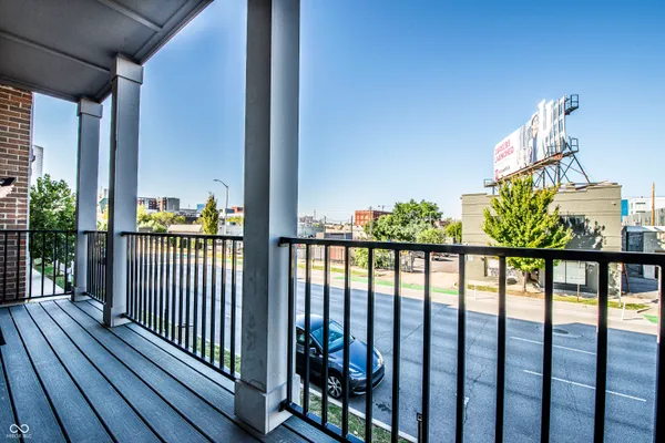 $2,300 | 727 North Illinois Street, Unit 101, Indianapolis, IN 46204