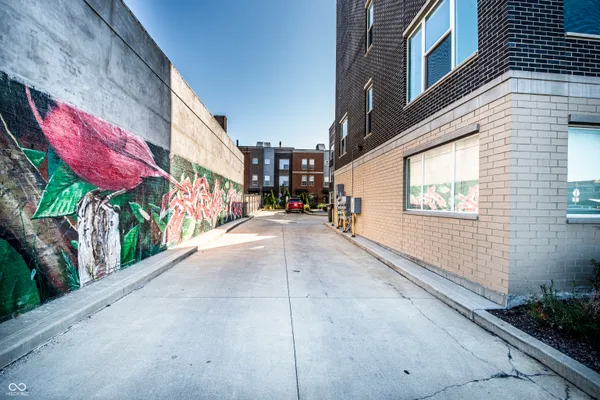 $2,300 | 727 North Illinois Street, Unit 101, Indianapolis, IN 46204