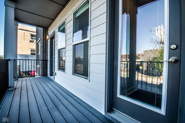 $2,300 | 727 North Illinois Street, Unit 101, Indianapolis, IN 46204