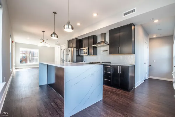 $2,300 | 727 North Illinois Street, Unit 101, Indianapolis, IN 46204