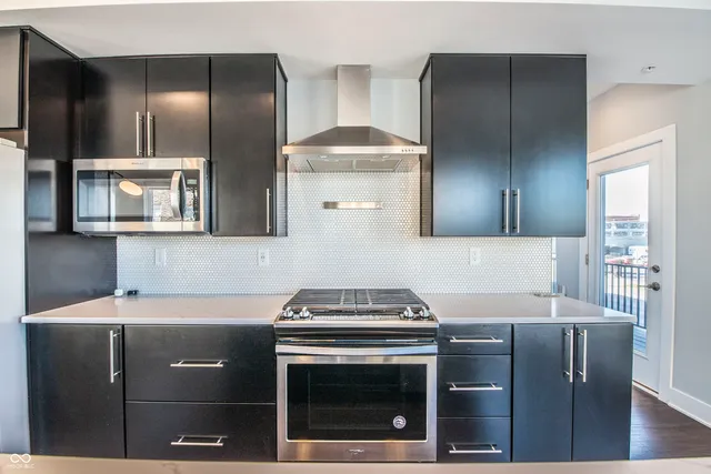 $2,500 | 727 North Illinois Street, Unit 101, Indianapolis, IN 46204