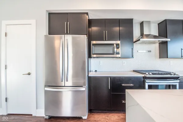 $2,300 | 727 North Illinois Street, Unit 101, Indianapolis, IN 46204