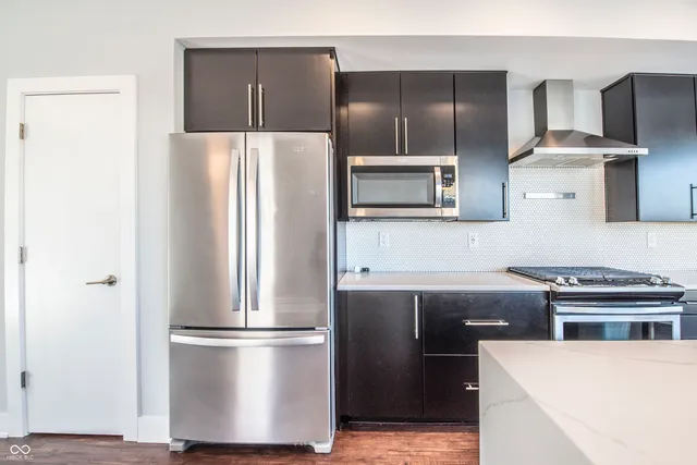 $2,500 | 727 North Illinois Street, Unit 101, Indianapolis, IN 46204