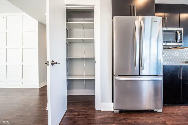 $2,500 | 727 North Illinois Street, Unit 101, Indianapolis, IN 46204