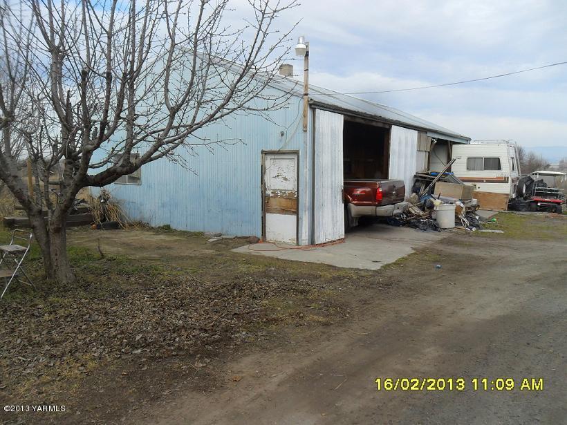 5403 Gap Road Outlook, WA 98938 - Photo 3 of 9 a view of car garage