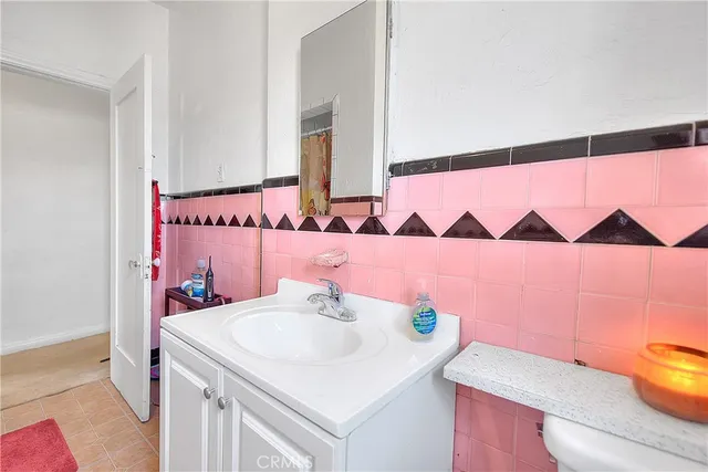 a view of entrance door of the house